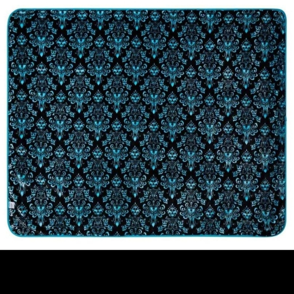 New Haunted mansion reversible plush throw - Picture 4 of 5